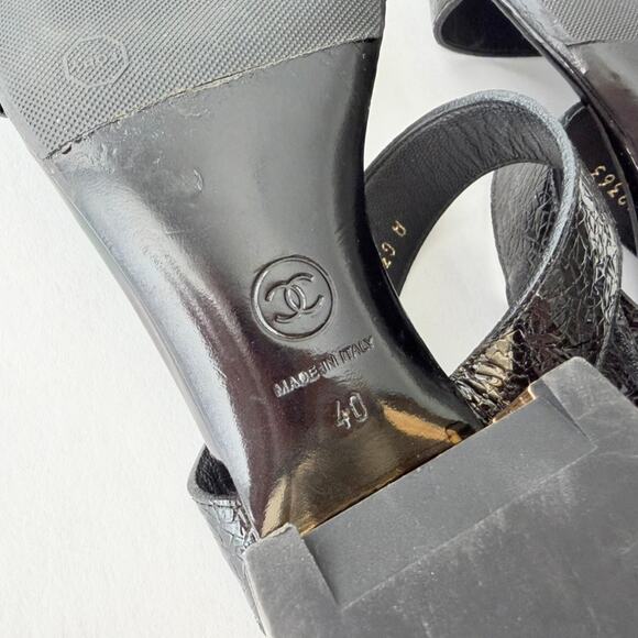 Chanel CC Sandal Black Patent Pearl Gold Flat Block Heel Size 40 Classic Chic - Picture 11 of 13